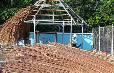 Đơn vị thi công nhà chòi sắt mái lá bền đẹp, giá tốt hiện nay