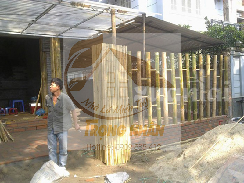 Cuối cùng, sử dụng phần thân non thẳng để tạo thành bức tường thiết kế
