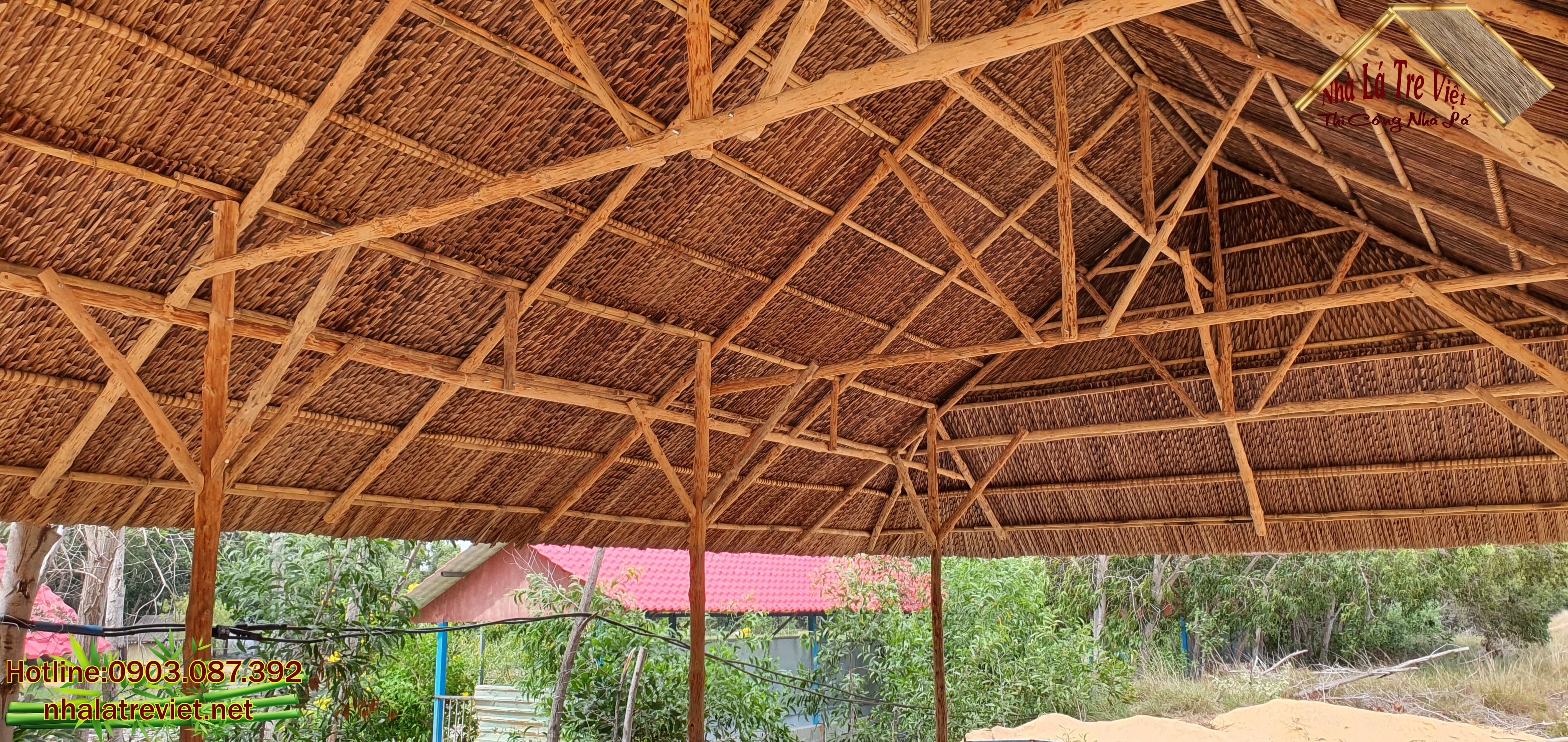 Lá dừa nước lợp nhà